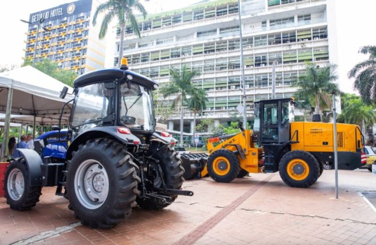Estado e Prefeitura de Cuiabá retomam parceria com entrega de maquinários para agricultura familiar